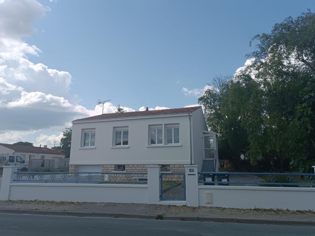 Charmante Maison Entre Mer Et Campagne La Jarrie Exterior foto